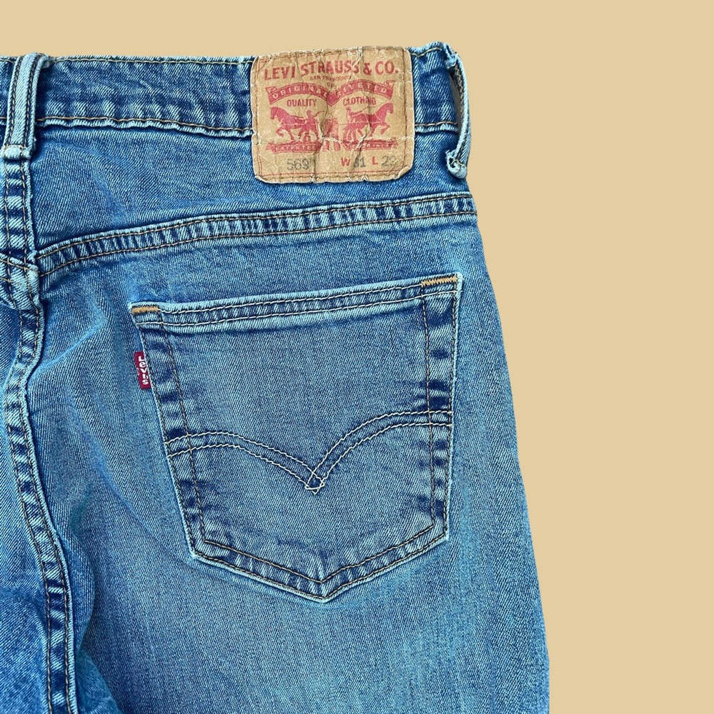 Vintage 1980s Levi jeans / W31 - L 23. They’re in great used condition!